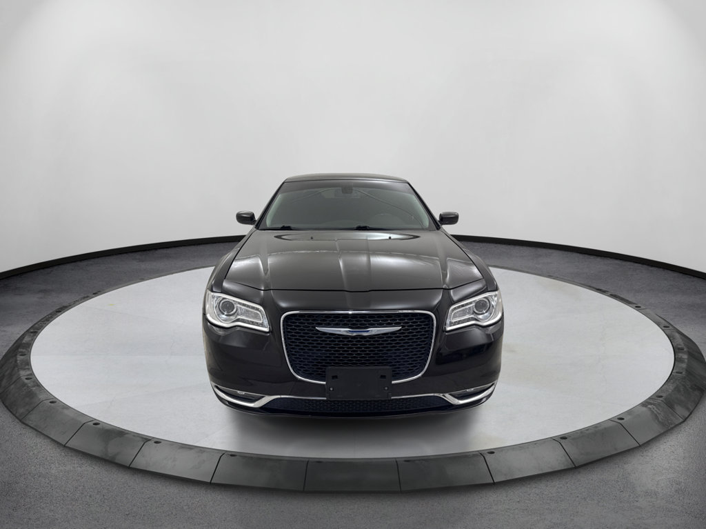Used 2018 Chrysler 300 Touring w/ Driver Convenience Group RWD image 2