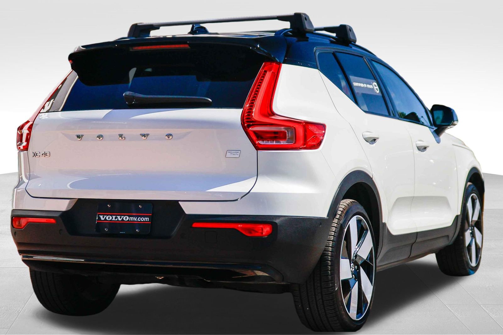 Used 2023 Volvo XC40 Recharge Plus image 8