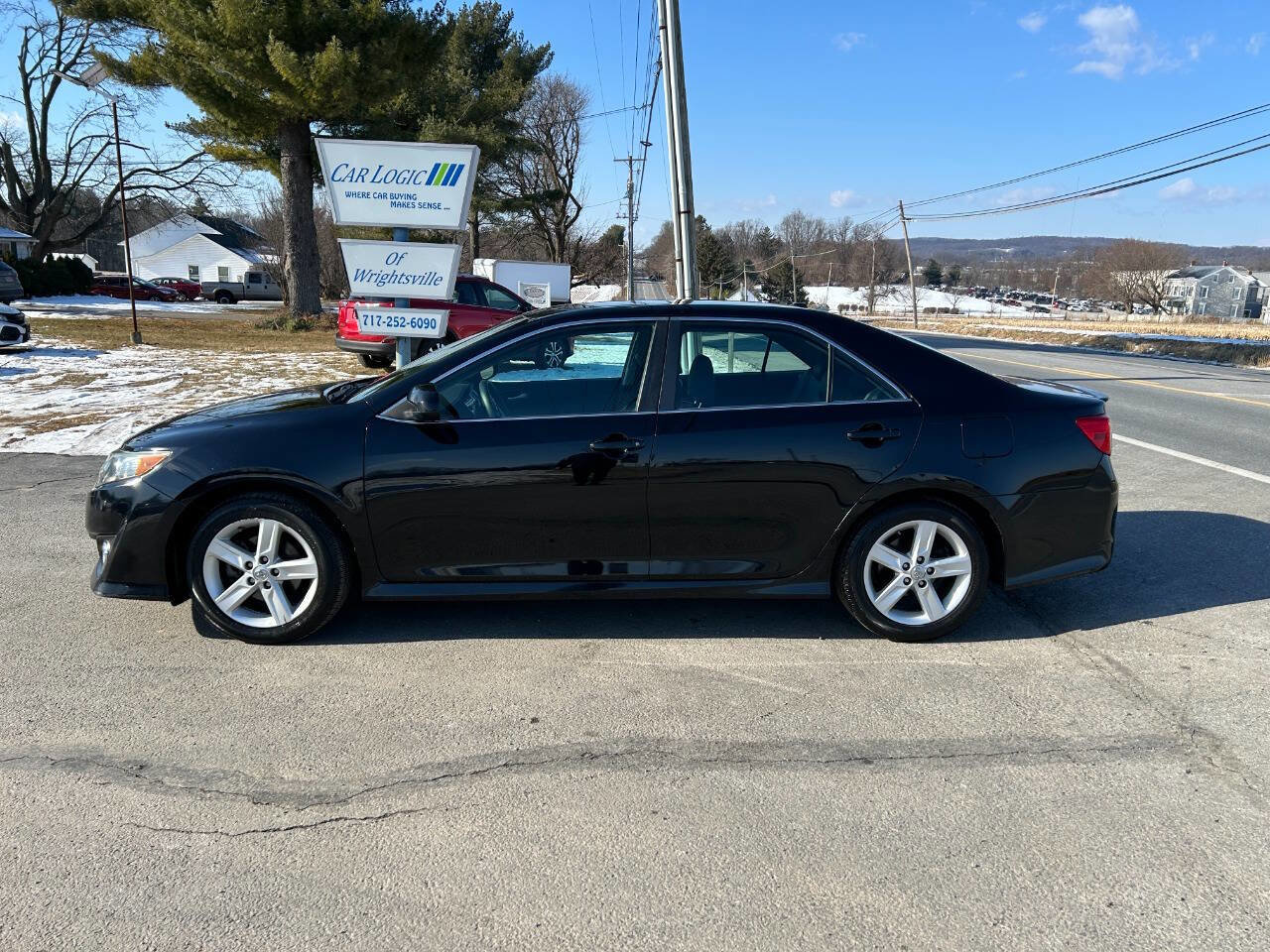Used 2014 Toyota Camry SE w/ Moonroof Package FWD image 7