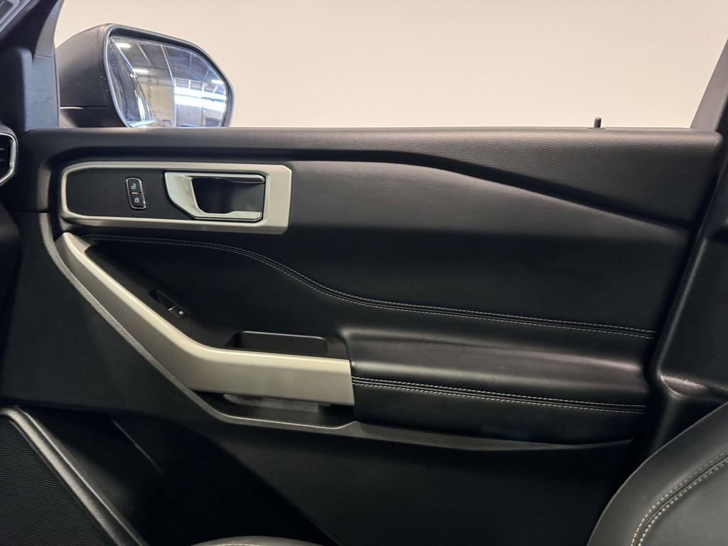 Used 2022 Ford Explorer XLT w/ Equipment Group 202A image 33