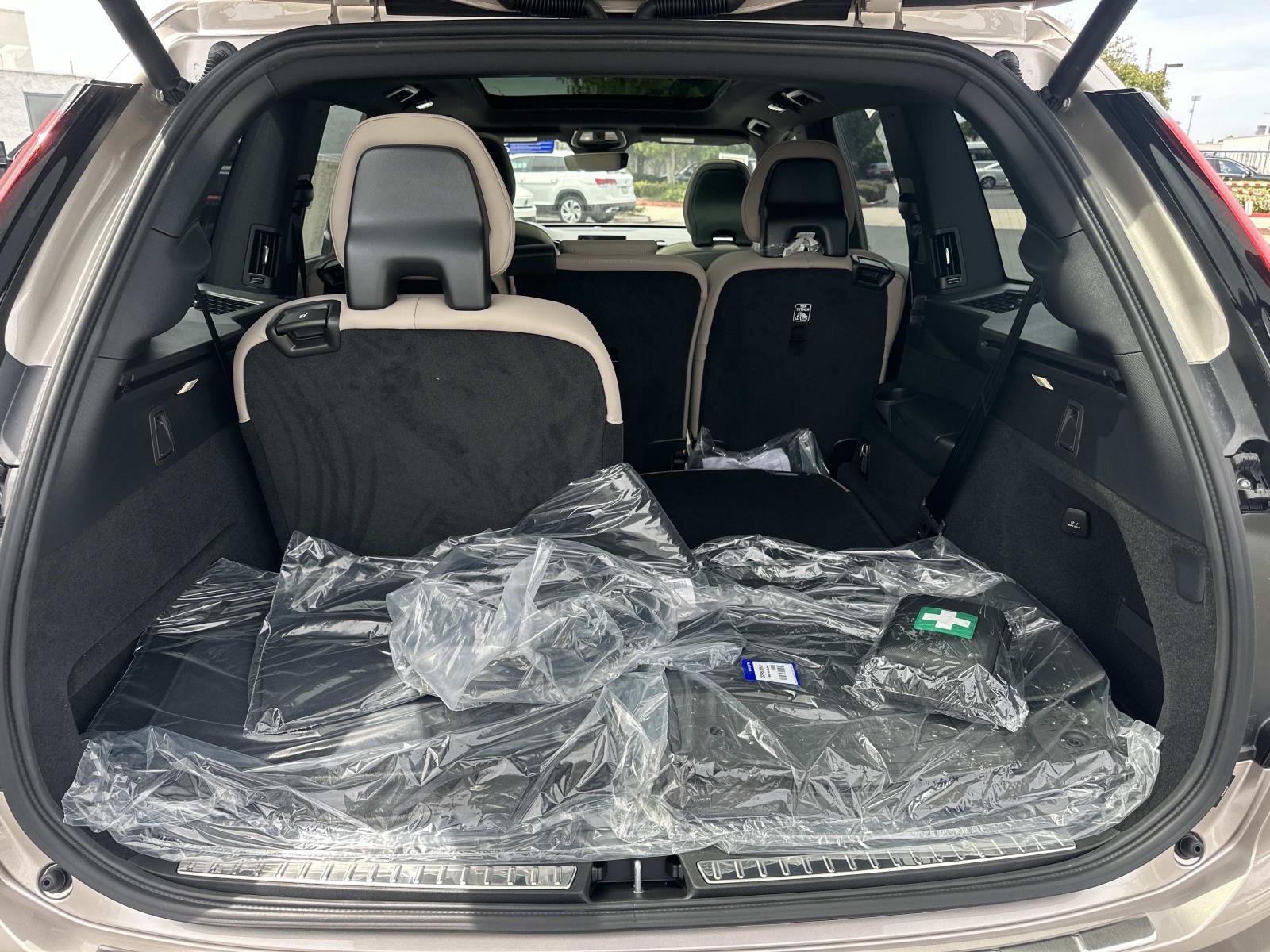 New 2026 Volvo XC90 T8 Plus w/ Protection Package Premier AWD/4WD image 19