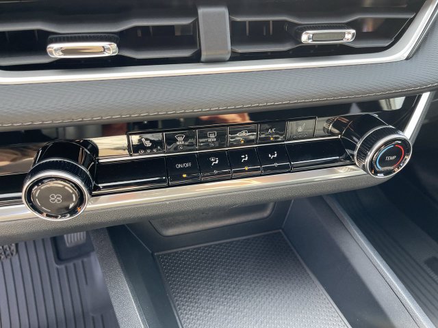 New 2027 Chevrolet Equinox LT w/ LPO, Floor Liner Package FWD image 19