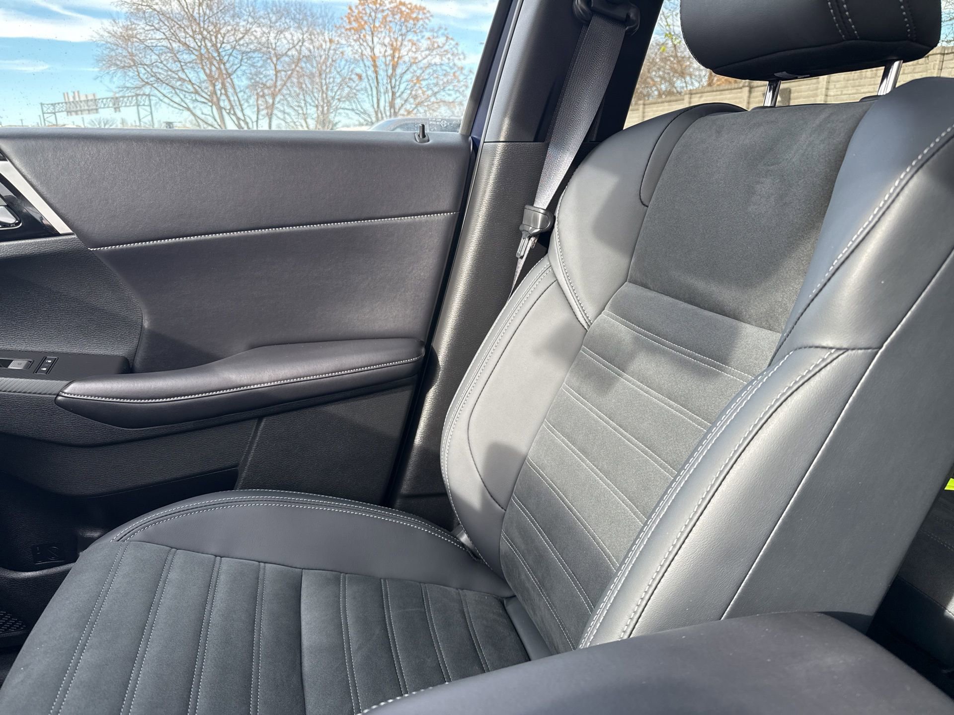 New 2025 Mitsubishi Outlander SE image 10