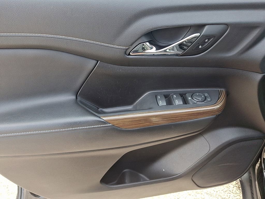 Used 2023 GMC Acadia SLE image 13