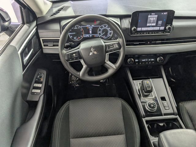 Used 2024 Mitsubishi Outlander ES image 19