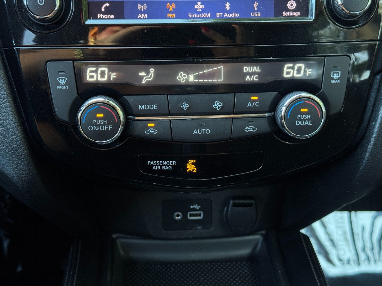 Used 2018 Nissan Rogue SL AWD/4WD image 28