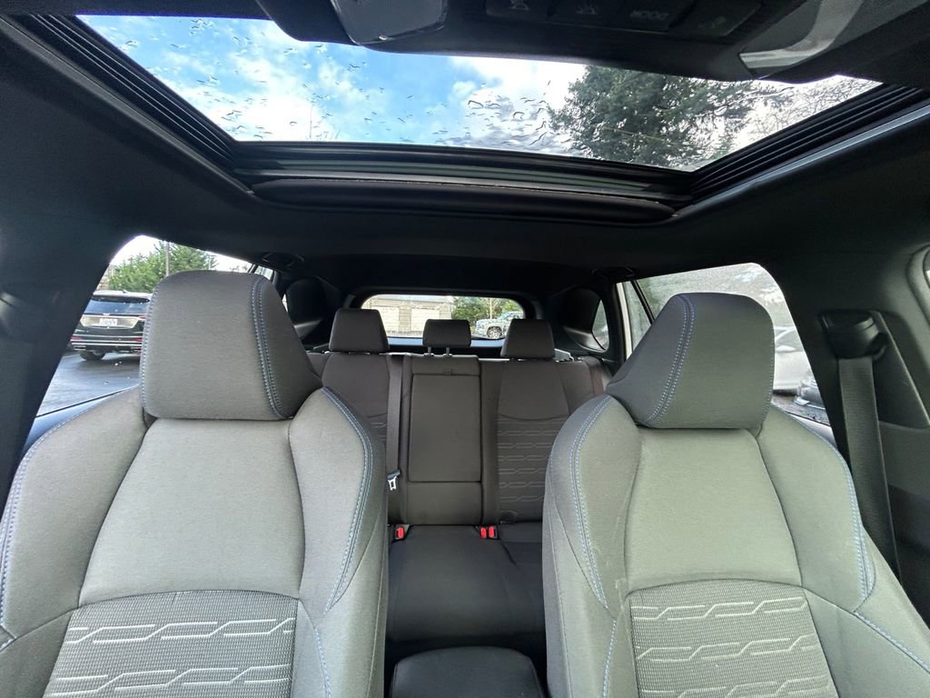 Used 2022 Toyota RAV4 SE image 27