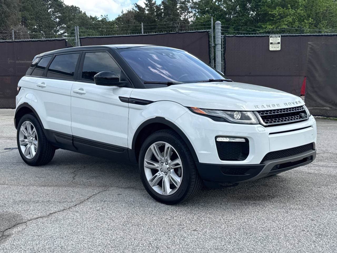 Used 2017 Land Rover Range Rover Evoque SE image 8