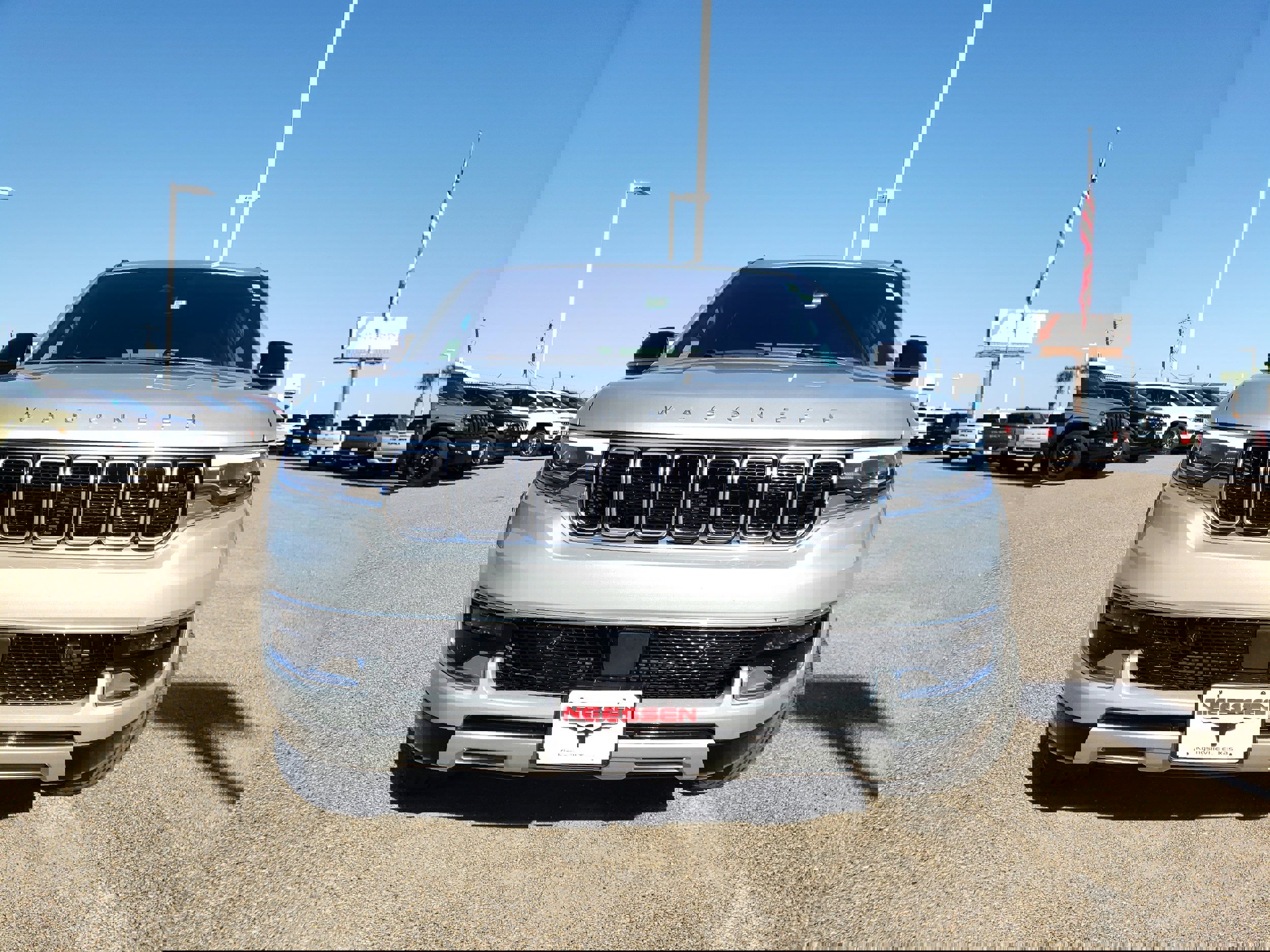 Used 2024 Jeep Wagoneer L Series II w/ Flexible Seating Group image 2