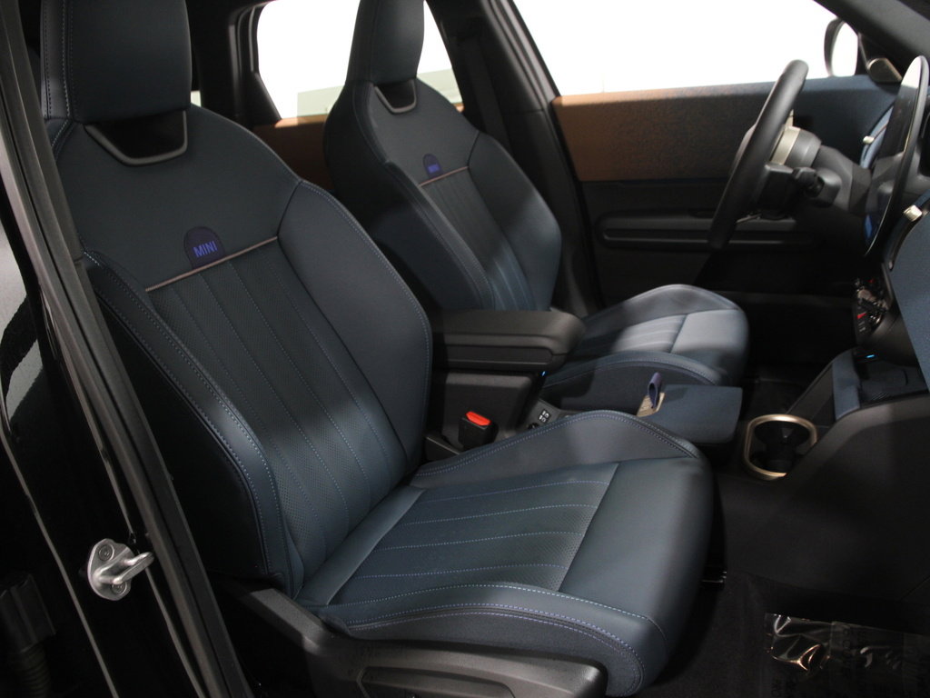 Certified 2025 MINI Cooper Countryman S w/ Comfort Package Max image 17