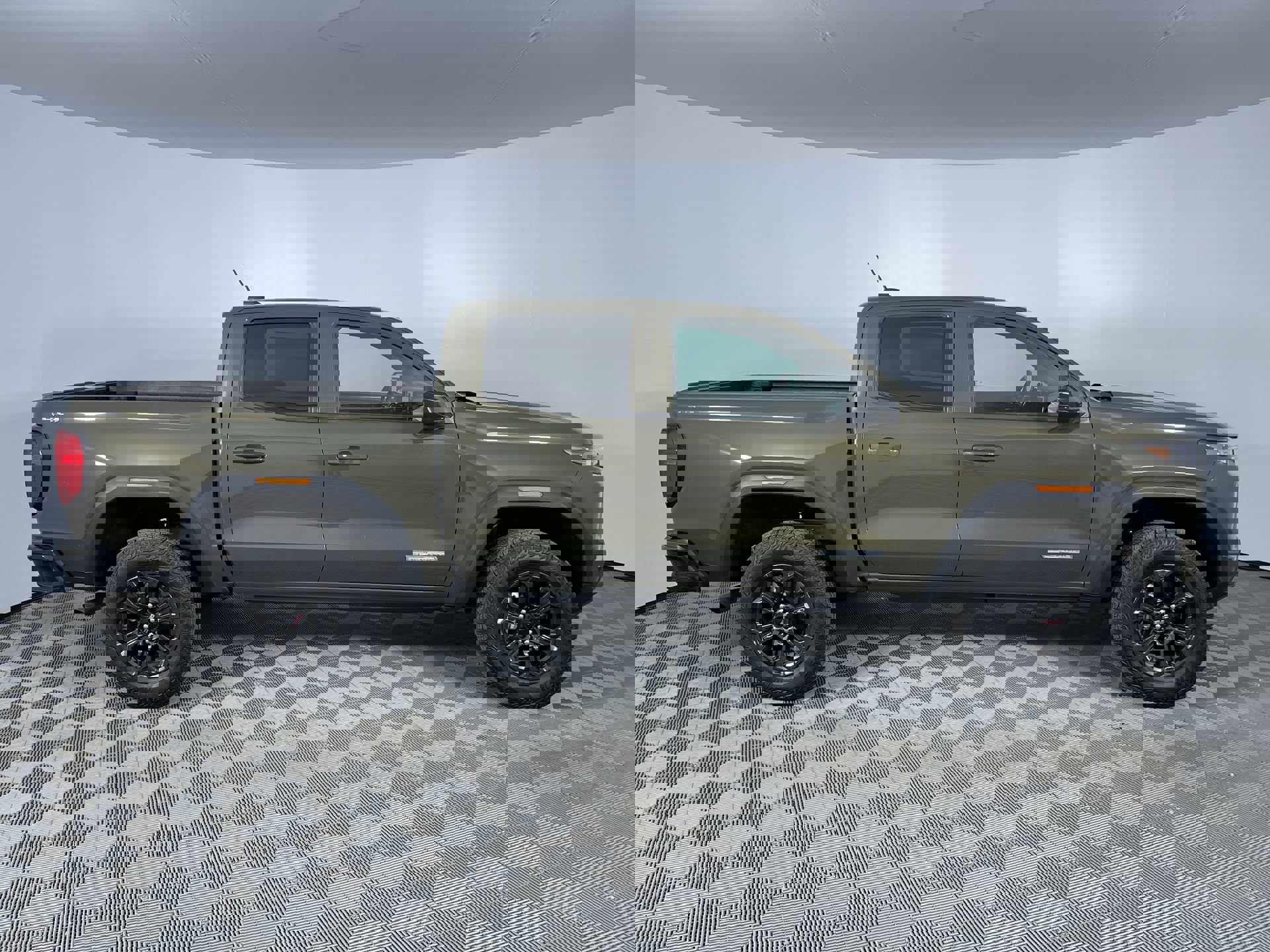 Used 2024 GMC Canyon Elevation image 10