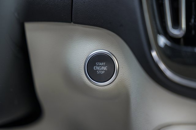 Used 2023 Volvo XC40 B5 Plus w/ Climate Package image 23