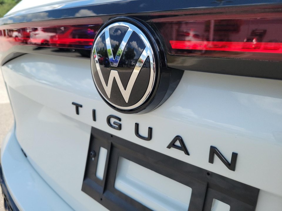 New 2026 Volkswagen Tiguan SE R-Line FWD image 14