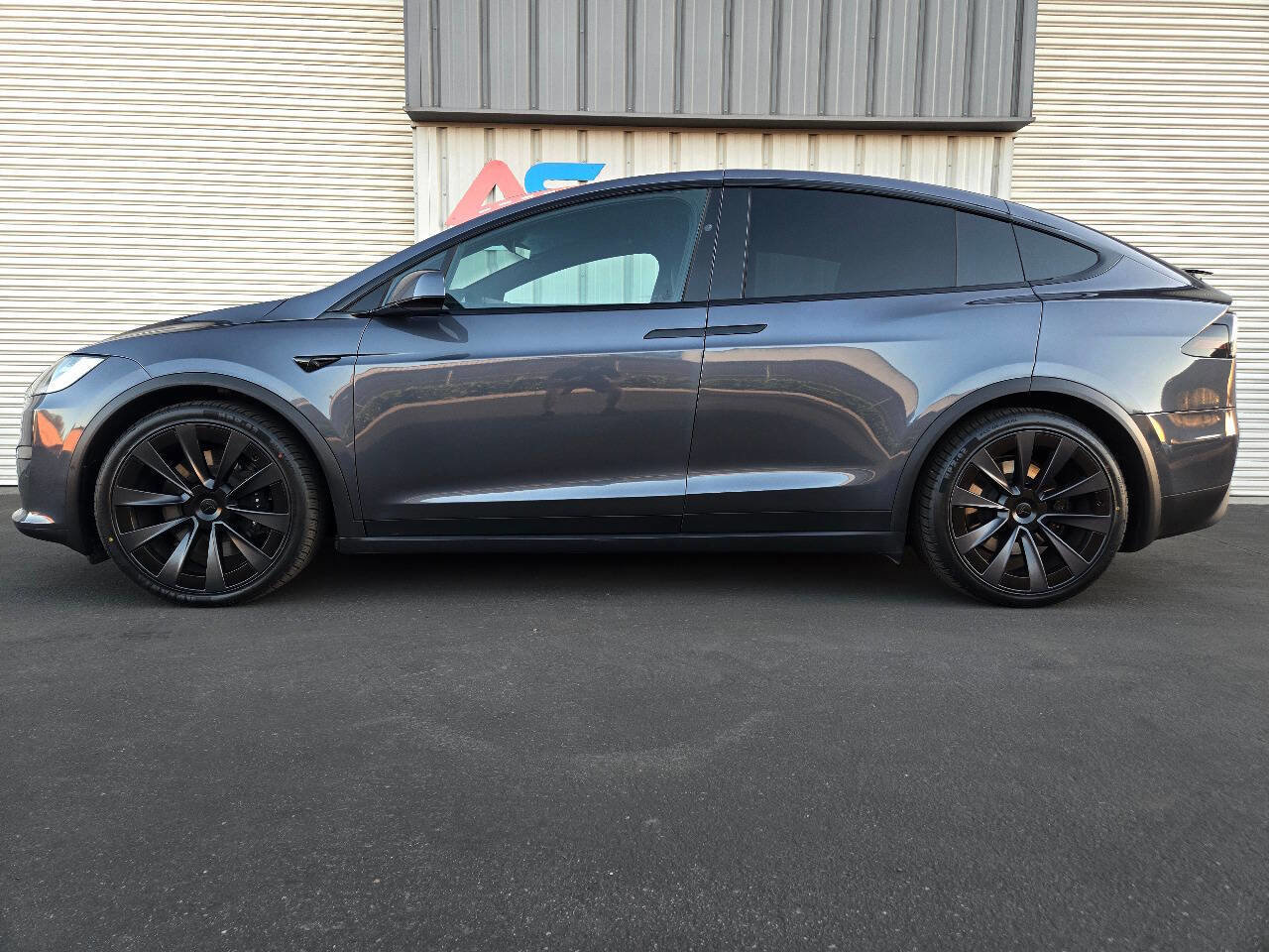 Used 2022 Tesla Model X Plaid image 3