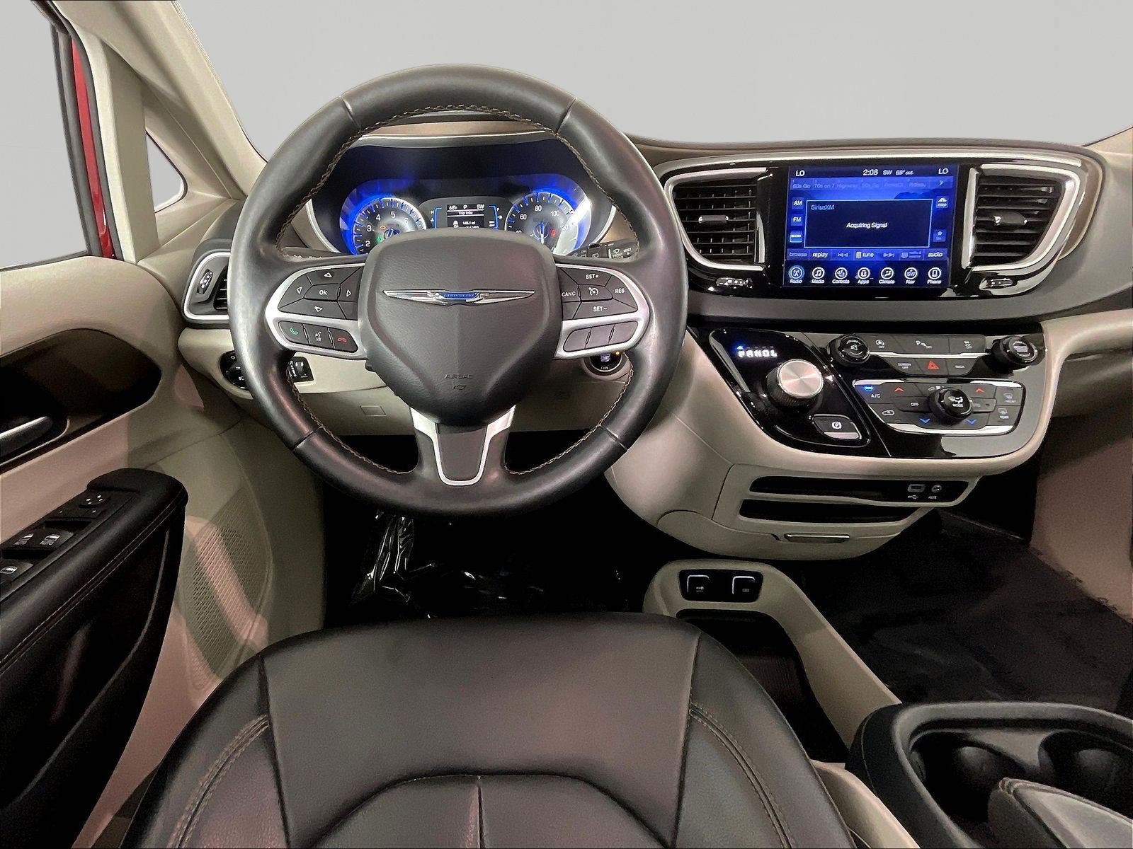 Used 2017 Chrysler Pacifica Touring-L FWD image 8
