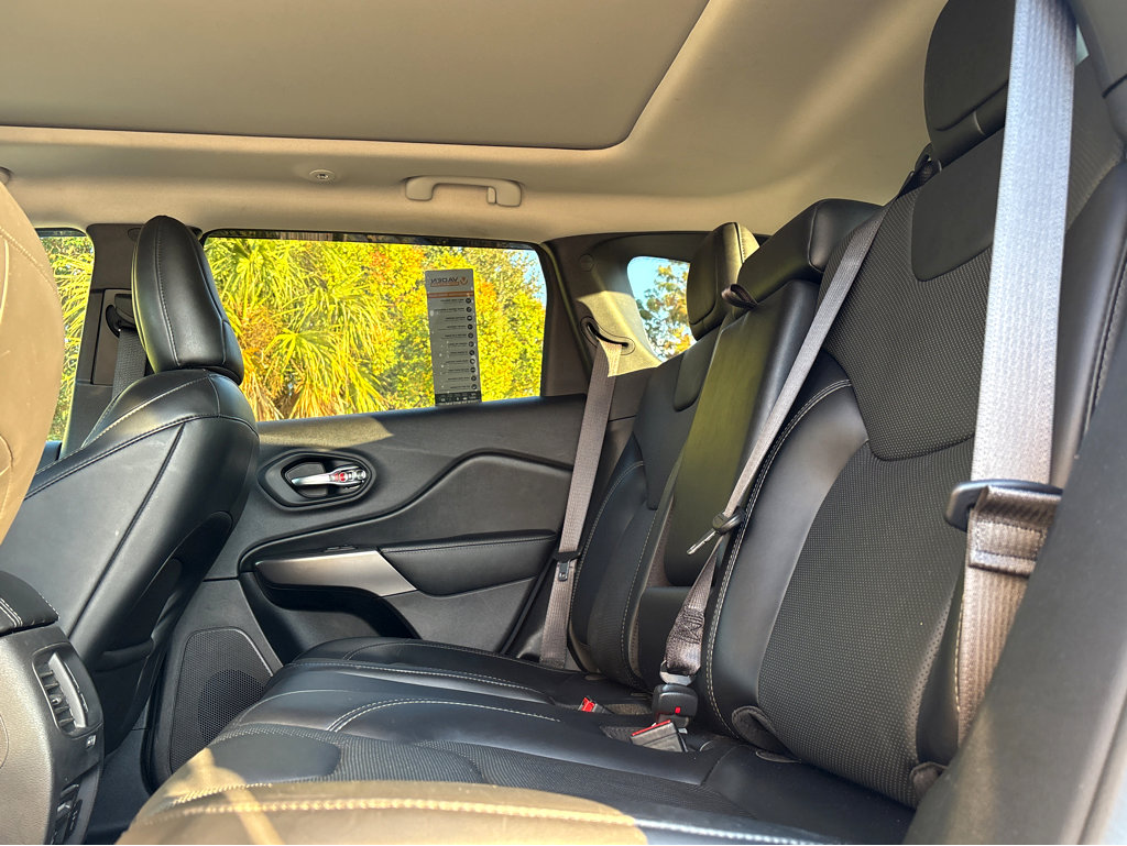 Used 2020 Jeep Cherokee Limited image 17