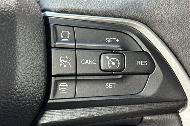 Used 2024 Jeep Grand Cherokee L Altitude AWD/4WD image 40
