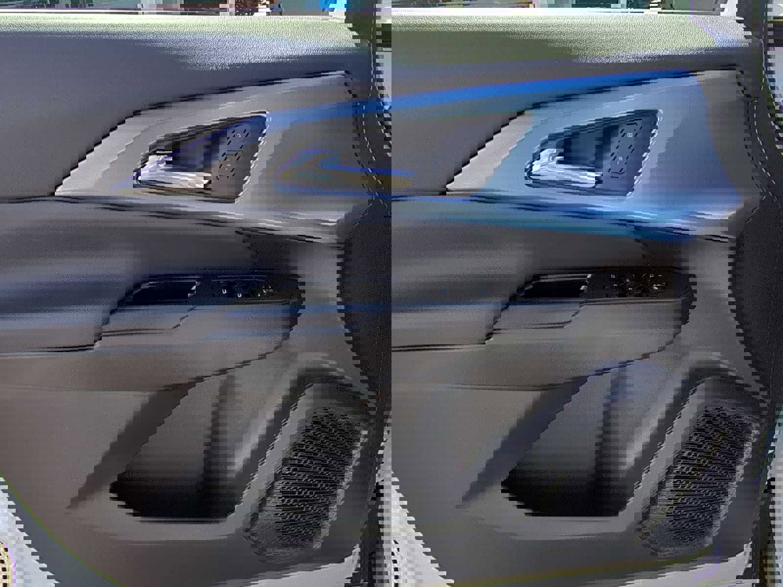 Used 2025 Chevrolet Equinox EV LT w/ Convenience Package image 10