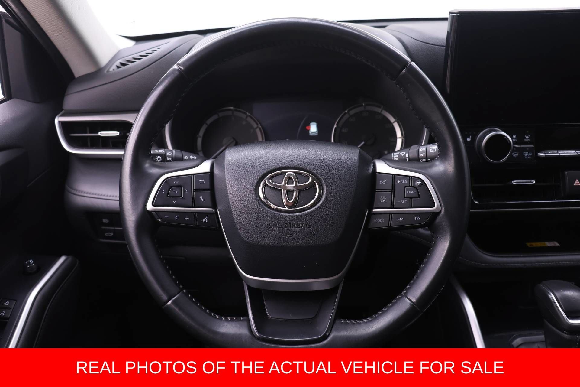Used 2023 Toyota Highlander XLE AWD/4WD image 13