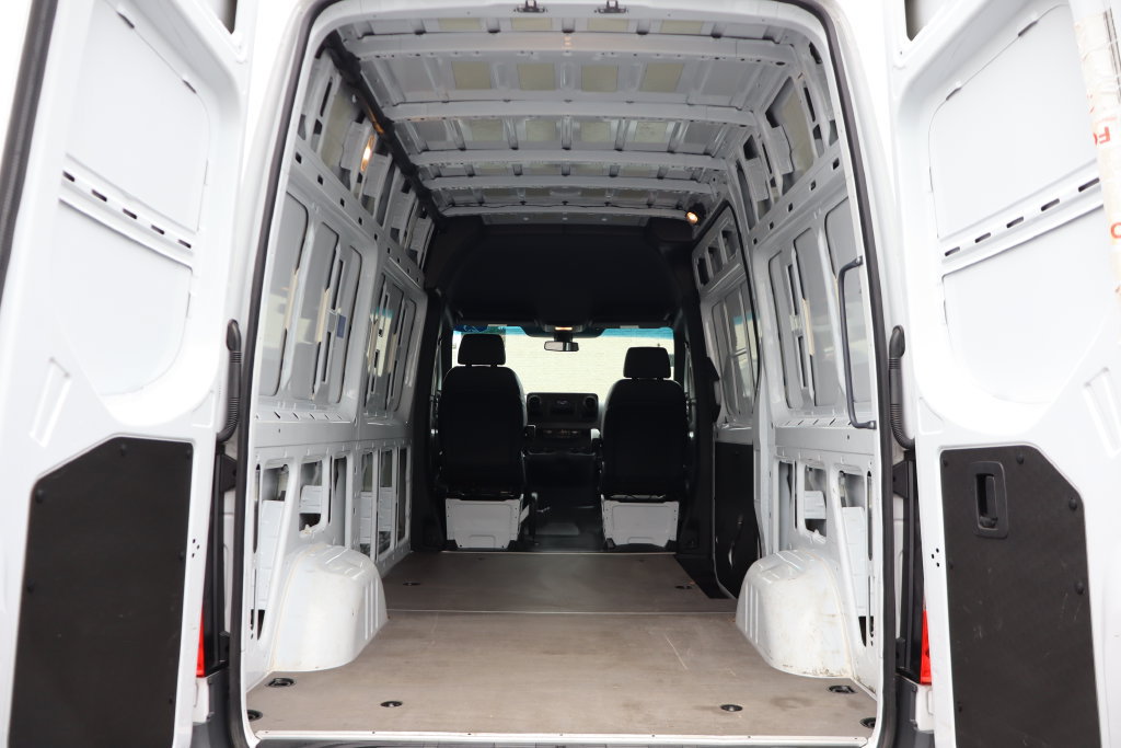 Used 2025 Mercedes-Benz Sprinter 2500 image 10