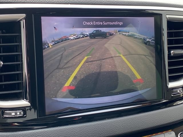 Used 2024 Chrysler Pacifica Touring-L FWD image 10