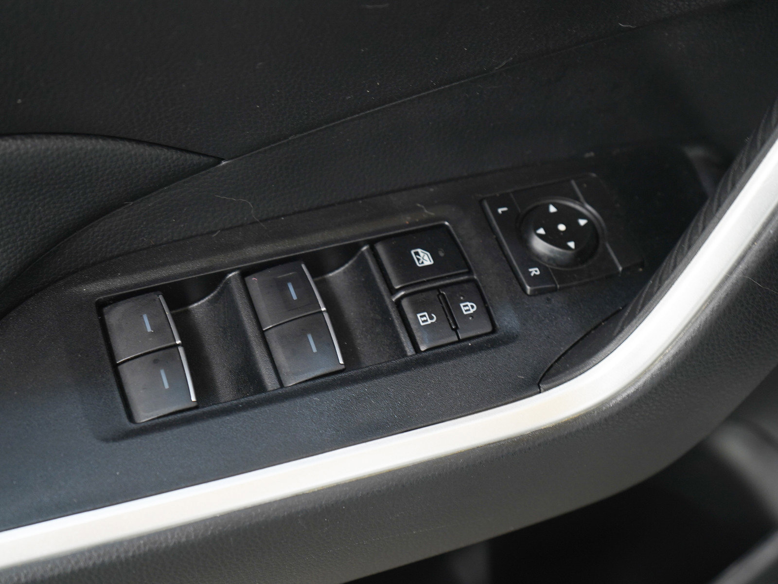 Used 2024 Toyota RAV4 XLE AWD/4WD image 21