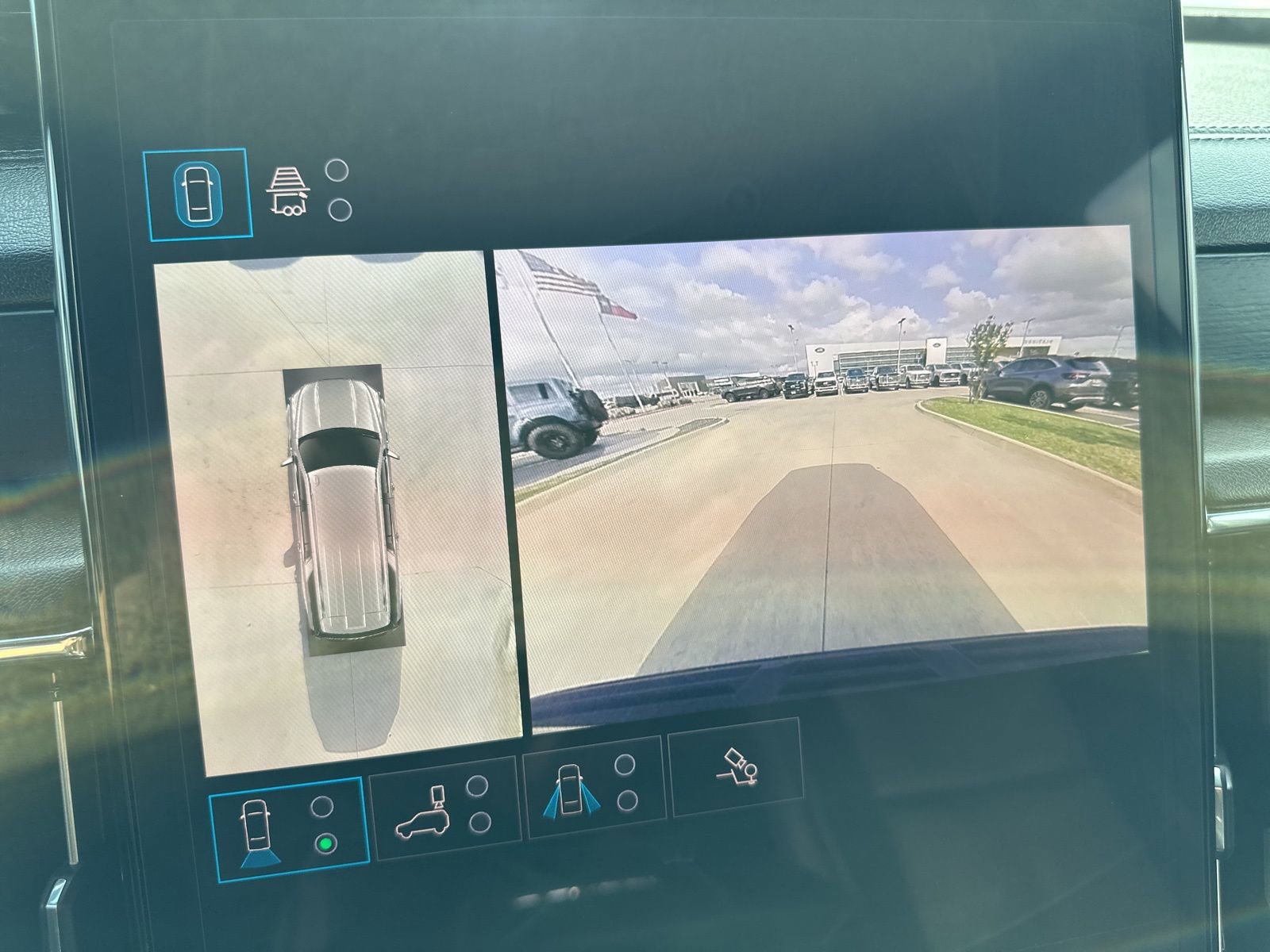 Used 2025 GMC Yukon XL Denali image 24