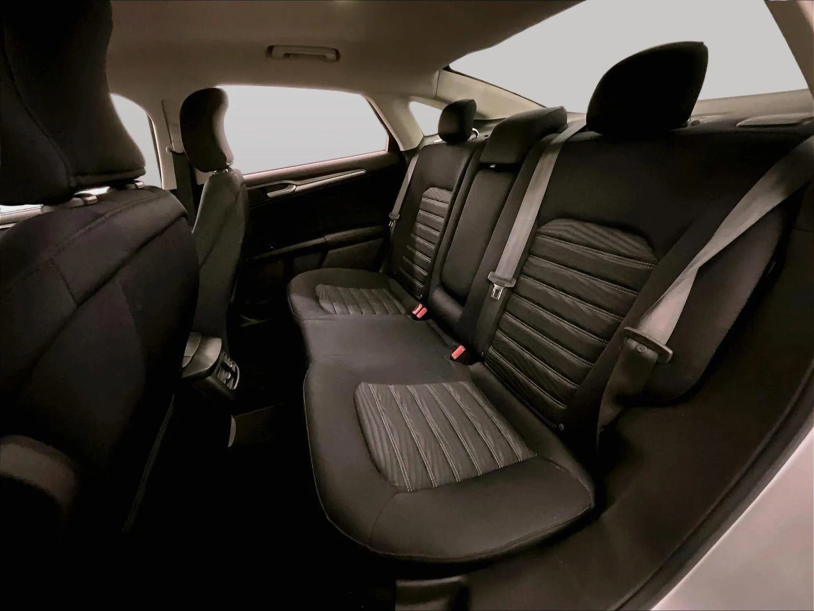 Used 2016 Ford Fusion SE FWD image 25