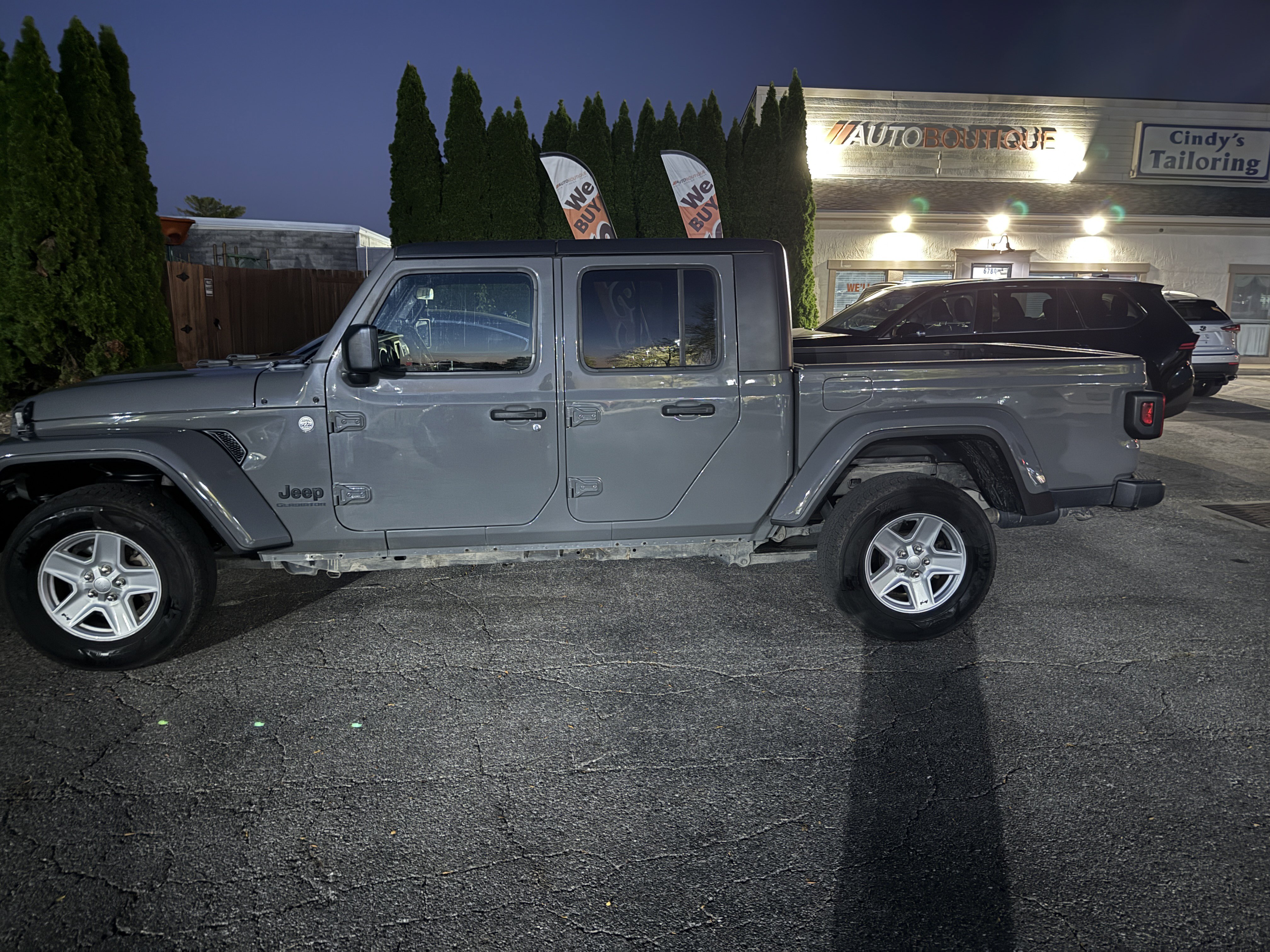 Used 2020 Jeep Gladiator Sport w/ Quick Order Package 24S AWD/4WD image 2