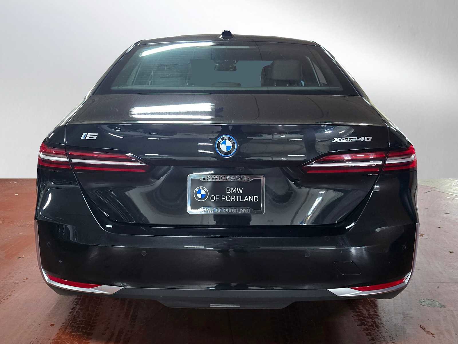 Used 2025 BMW i5 xDrive40 w/ Premium Package image 4