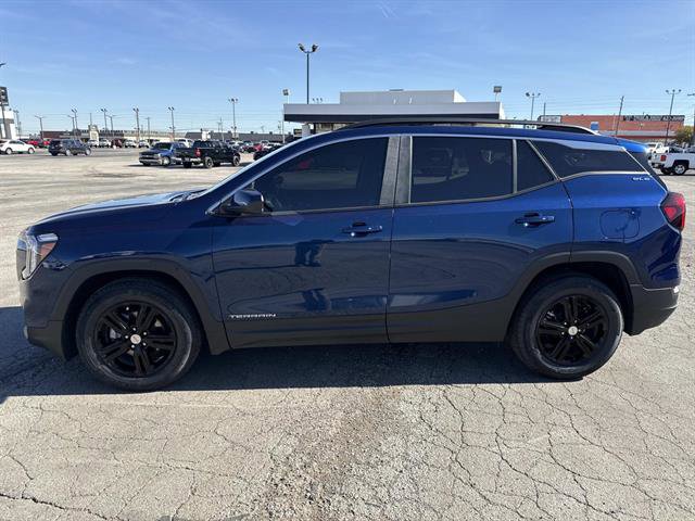 Used 2023 GMC Terrain SLE w/ Driver Convenience Package image 6