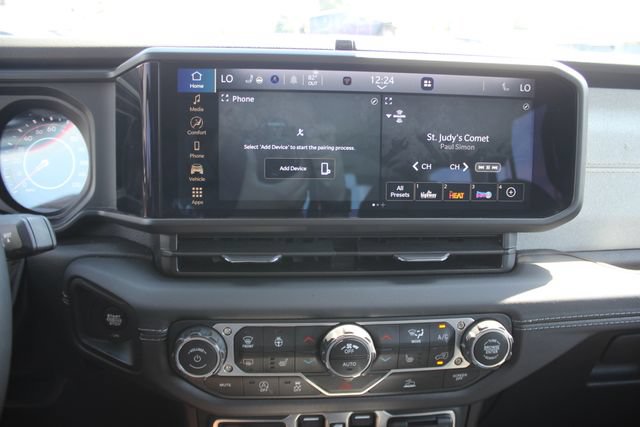 Used 2025 Jeep Wrangler Unlimited Sahara AWD/4WD image 4