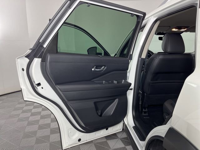 Used 2024 Nissan Pathfinder SL image 43