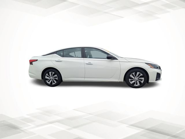 Used 2024 Nissan Altima 2.5 S image 3