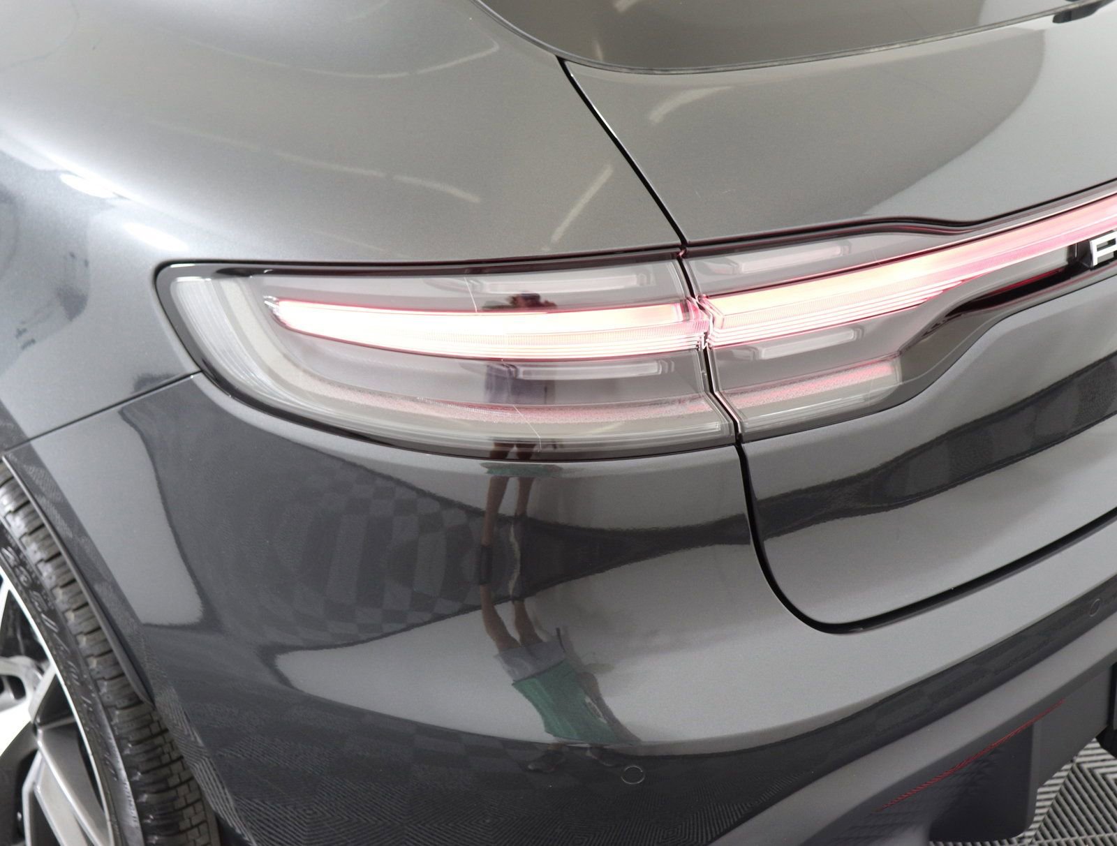 Certified 2025 Porsche Macan image 13