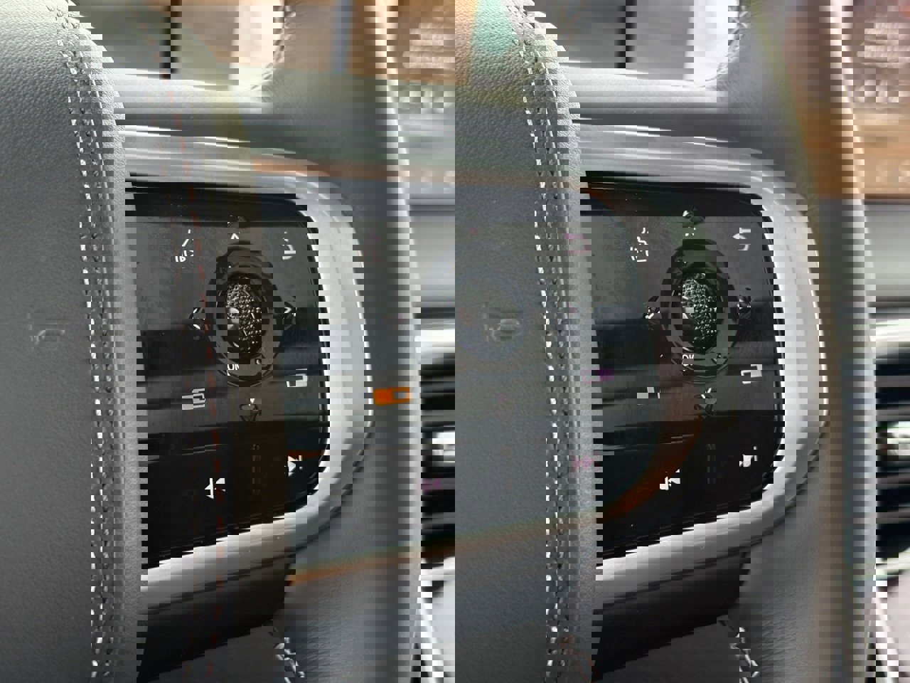 Certified 2025 Nissan Armada Platinum Reserve image 19