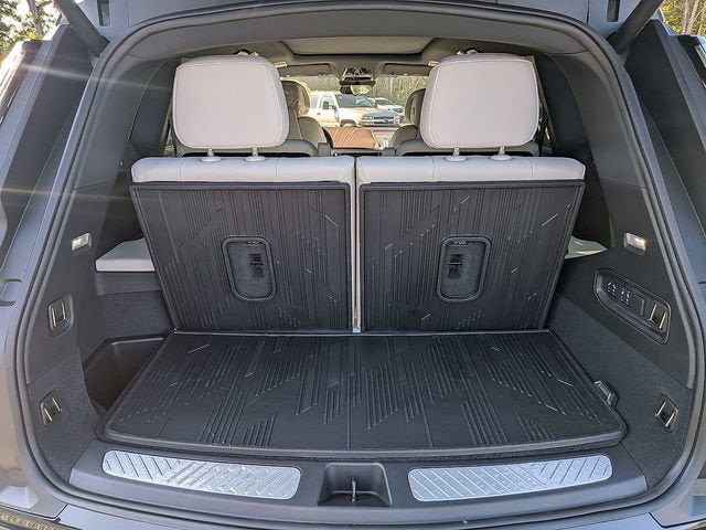 New 2027 Cadillac Vistiq Sport w/ LPO, Floor Liner Package AWD/4WD image 12