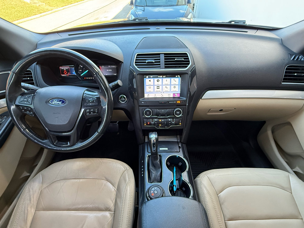 Used 2017 Ford Explorer XLT w/ Equipment Group 202A image 10