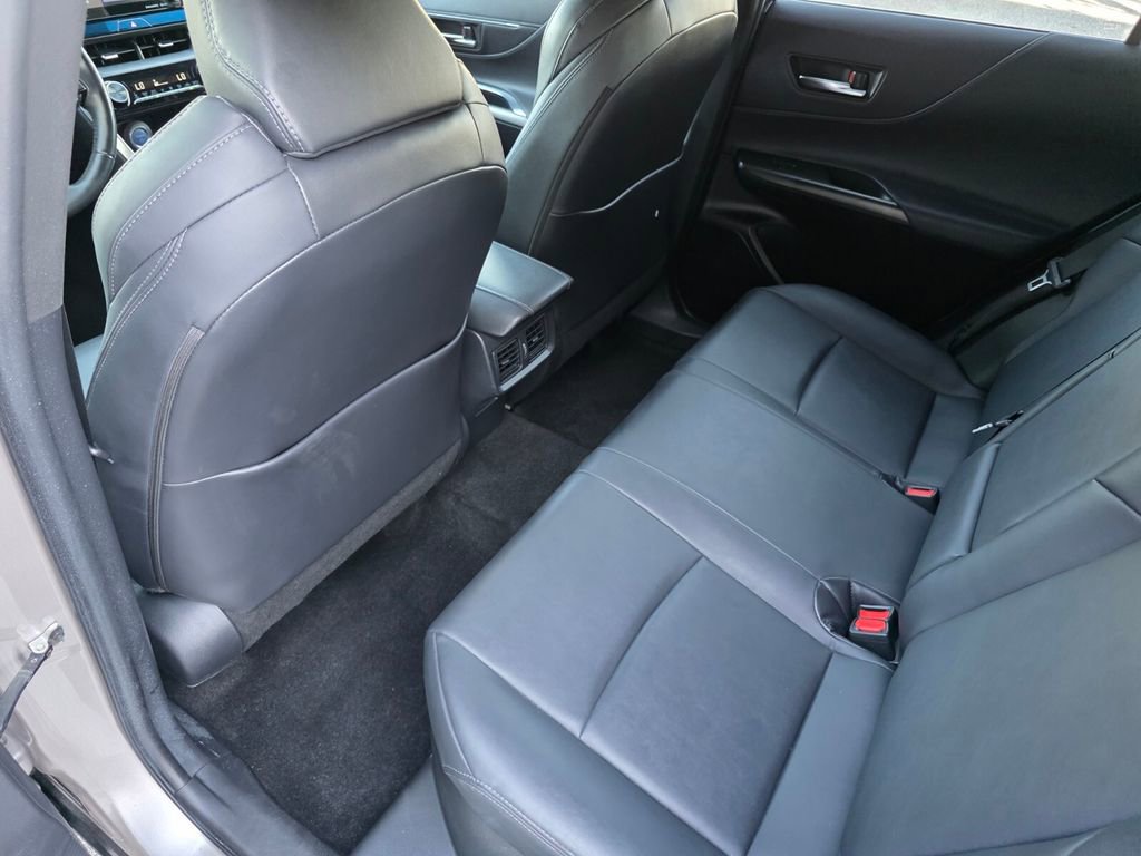 Used 2022 Toyota Venza XLE image 14