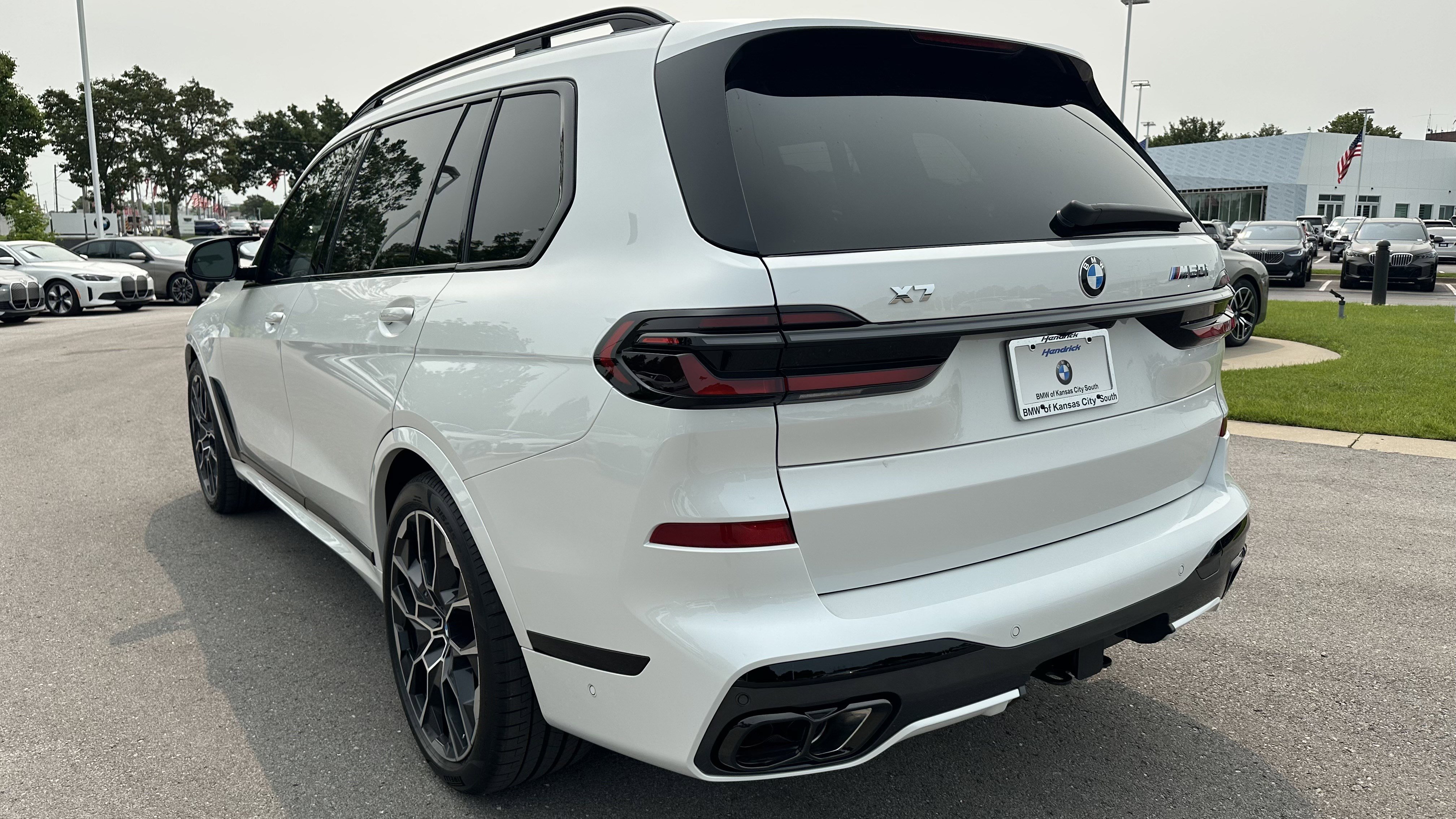 Used 2026 BMW X7 M60i AWD/4WD image 8