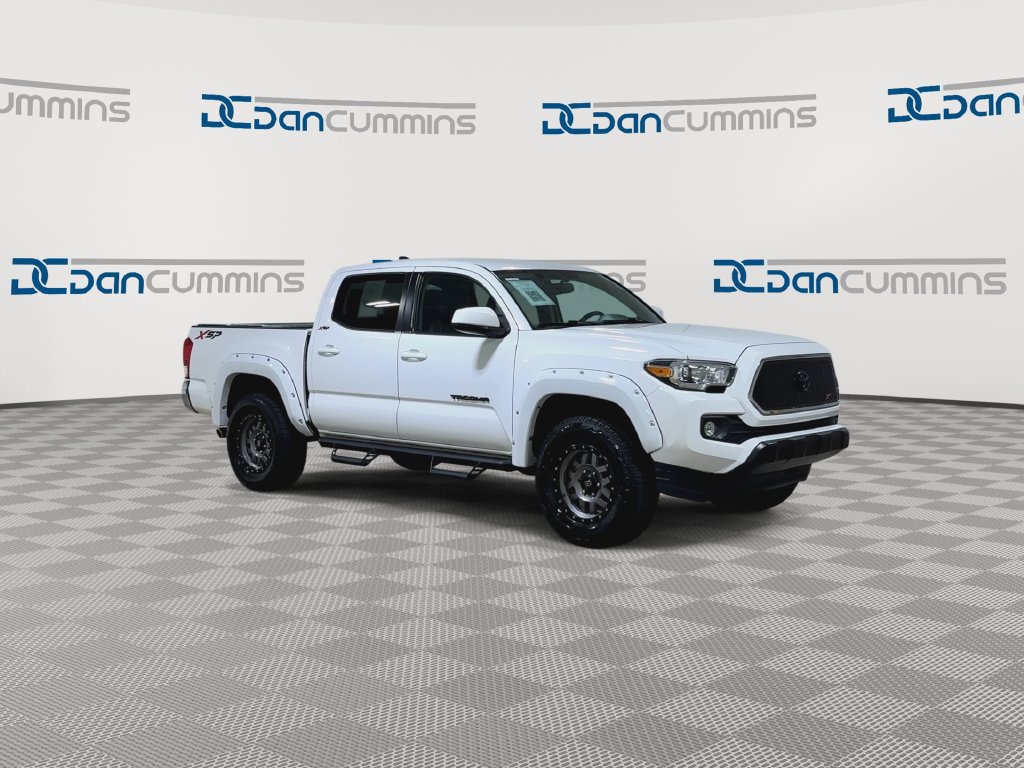 Used 2017 Toyota Tacoma SR5 w/ Tow Package AWD/4WD image 3