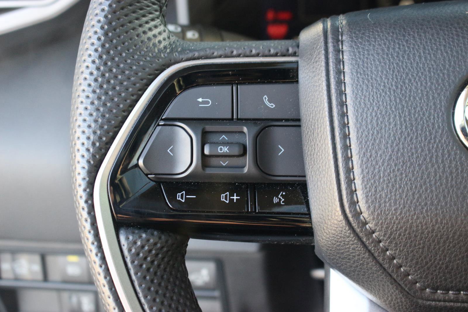 Used 2024 Toyota Tundra Limited w/ Power Package image 21