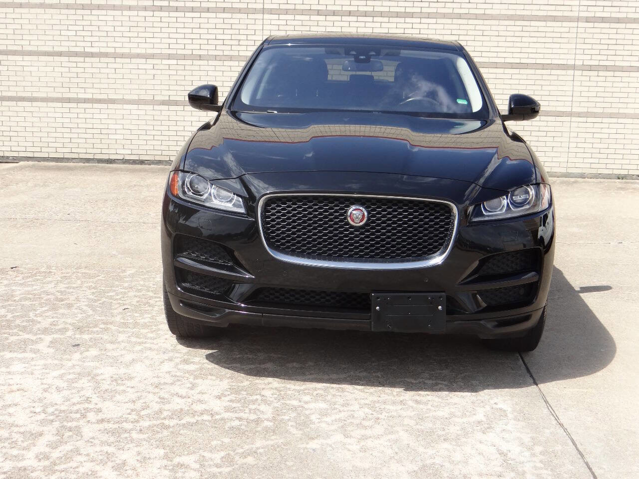Used 2017 Jaguar F-PACE Premium AWD/4WD image 2