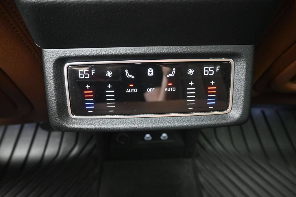 Used 2022 Audi e-tron Premium w/ Convenience Plus Package AWD/4WD image 27