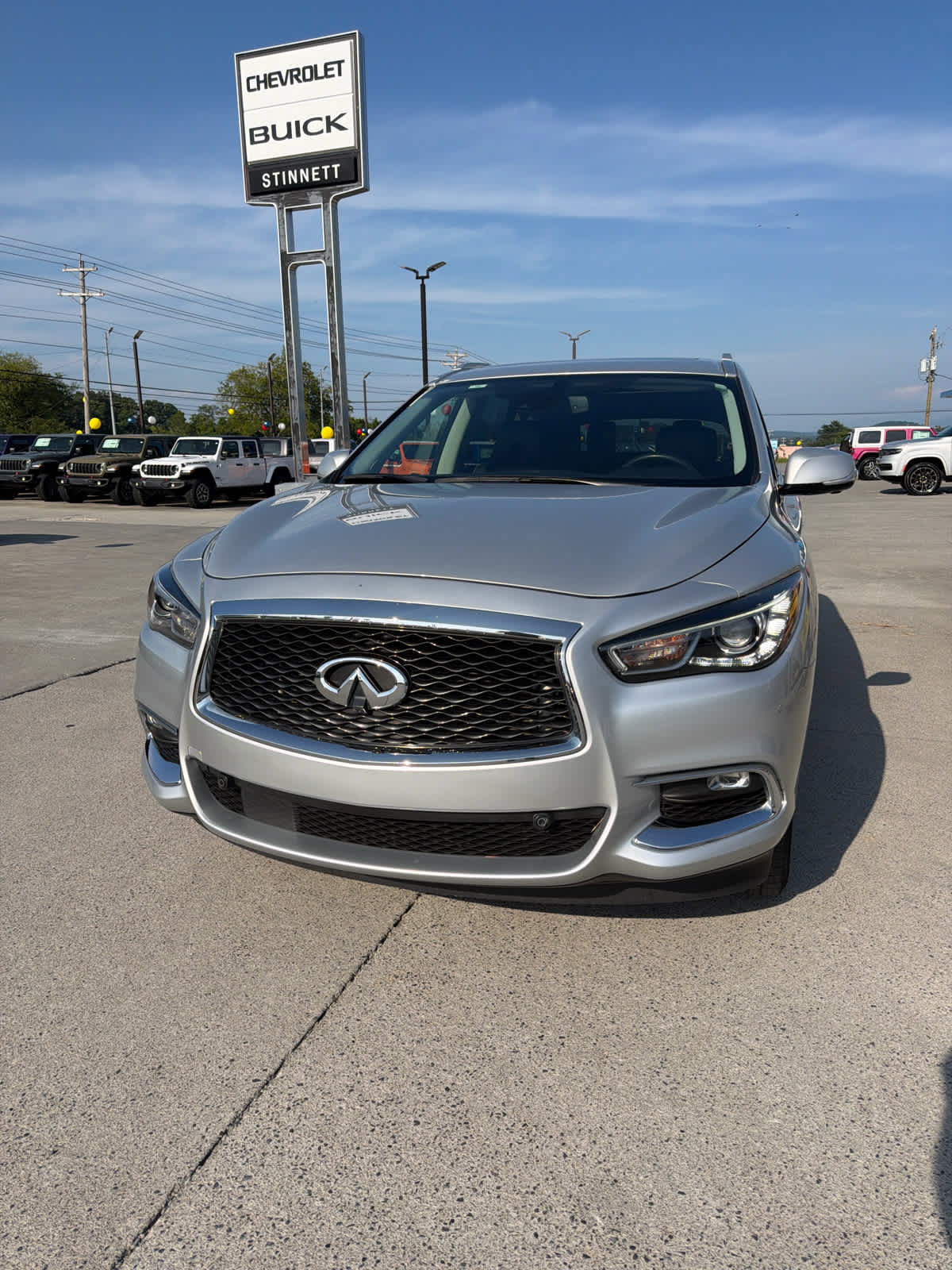 Used 2018 INFINITI QX60 Luxe w/ Deluxe Technology Package AWD/4WD image 3