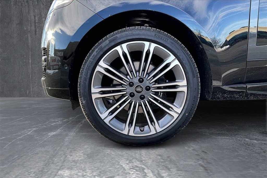 New 2025 Land Rover Range Rover SE image 13