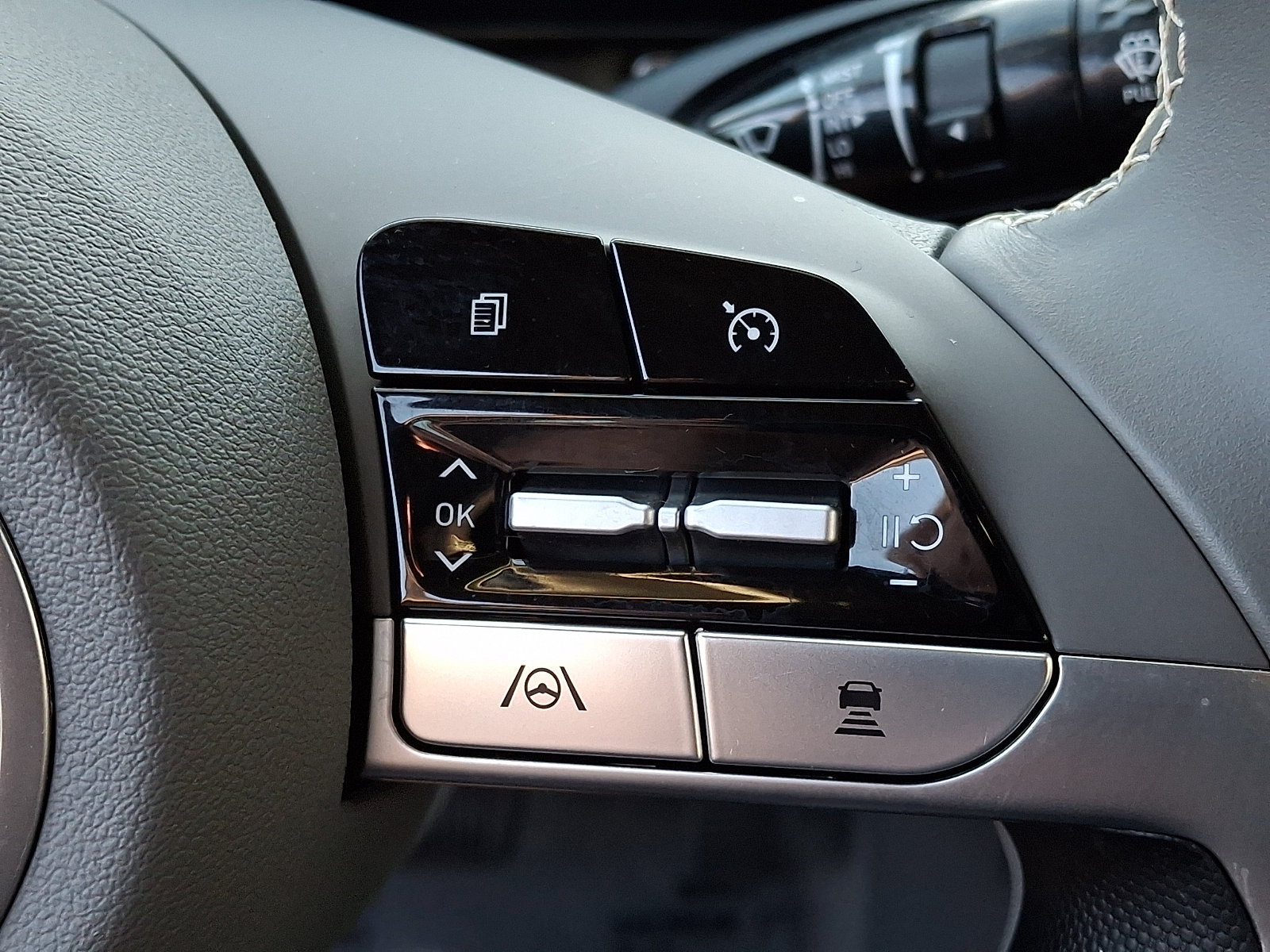 Certified 2023 Hyundai Elantra SEL w/ Convenience Package FWD image 24
