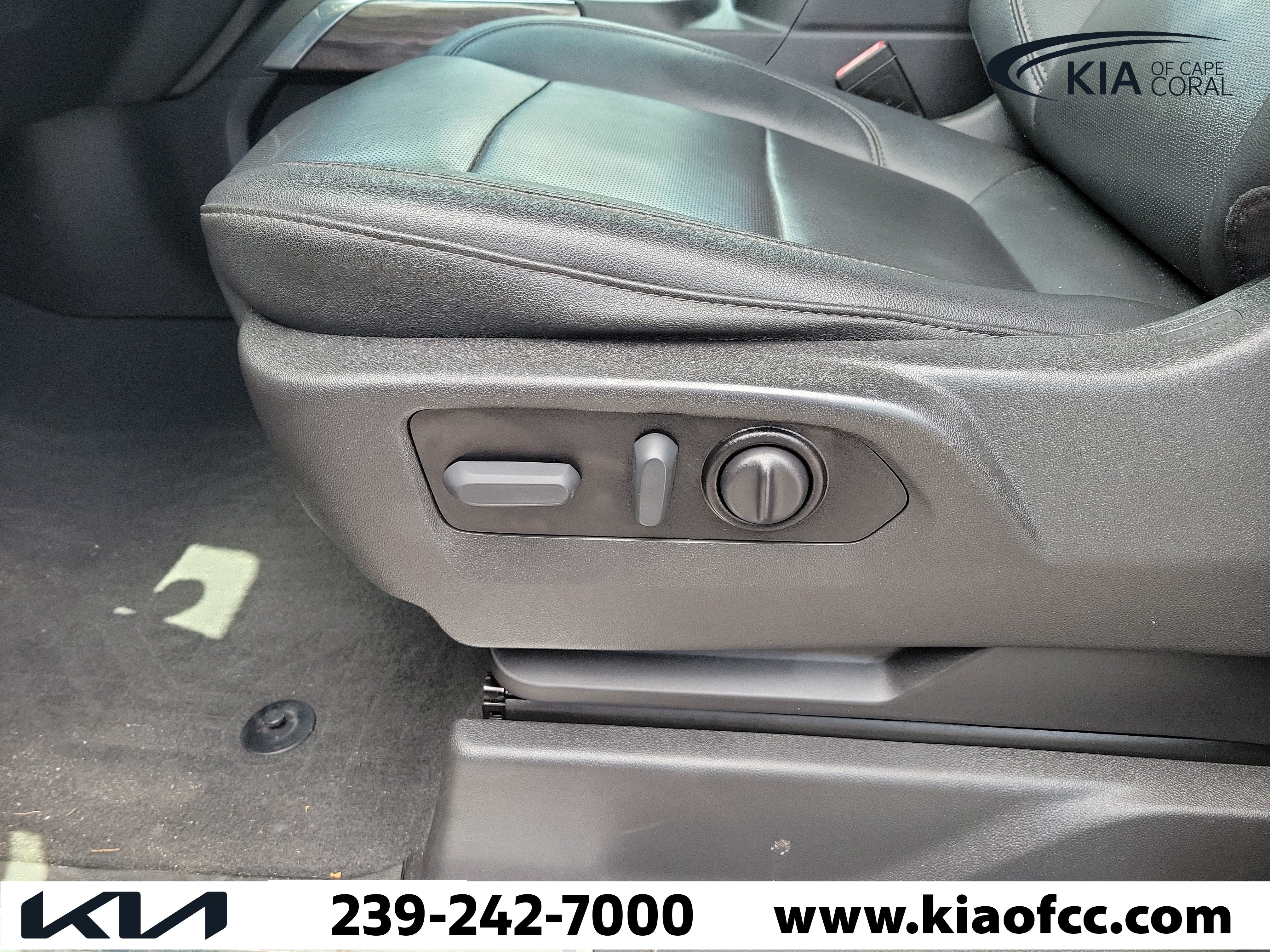 Used 2022 Chevrolet Silverado 1500 LTZ w/ LTZ Premium Package AWD/4WD image 19
