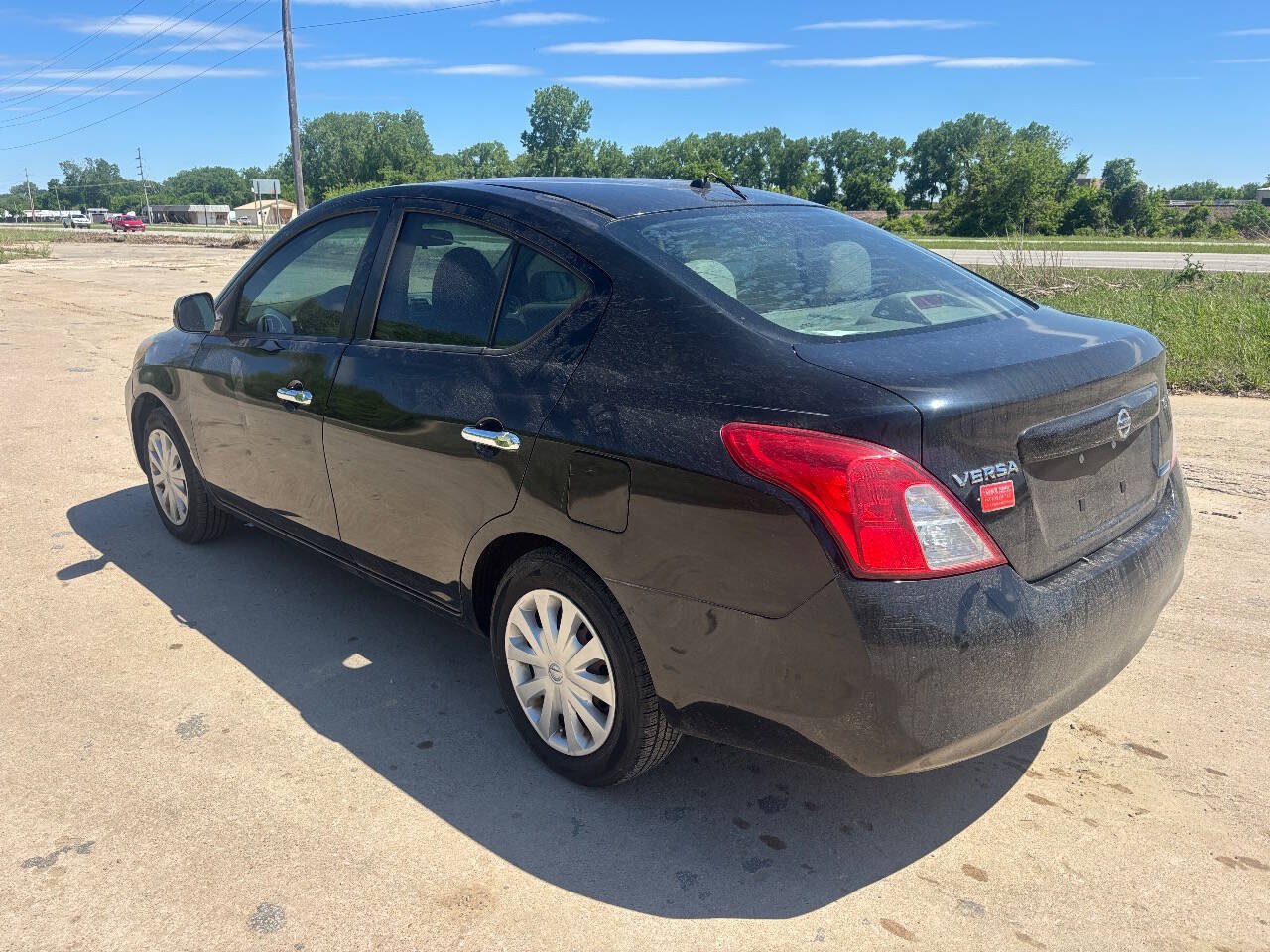Used 2012 Nissan Versa SV w/ Convenience Pkg FWD image 8