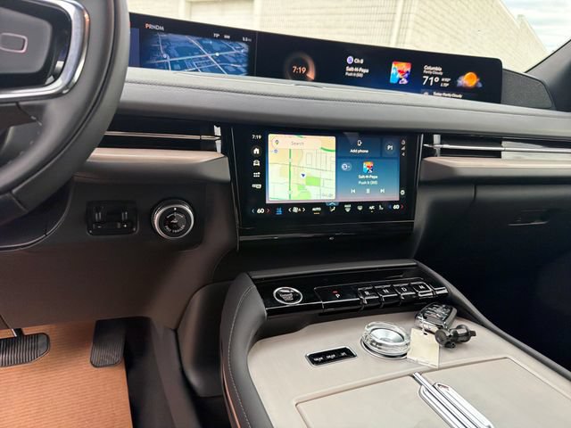 New 2027 Lincoln Navigator Reserve w/ Jet Appearance Package AWD/4WD image 21